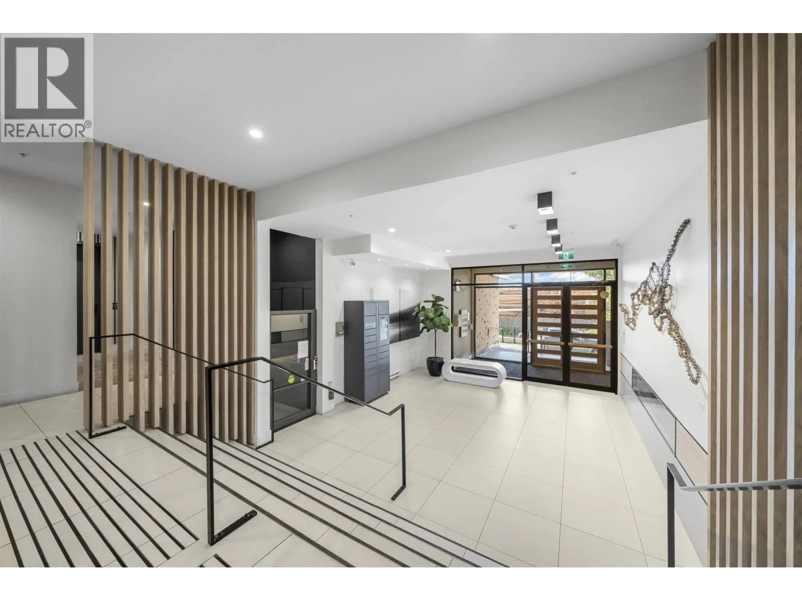 #322 300 SALTER STREET, New Westminster, BC photo 3