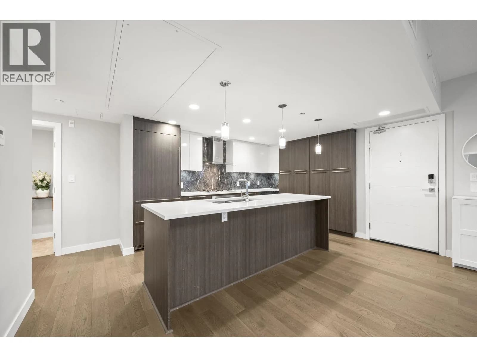 #401 5033 CAMBIE STREET, Vancouver, BC photo 4