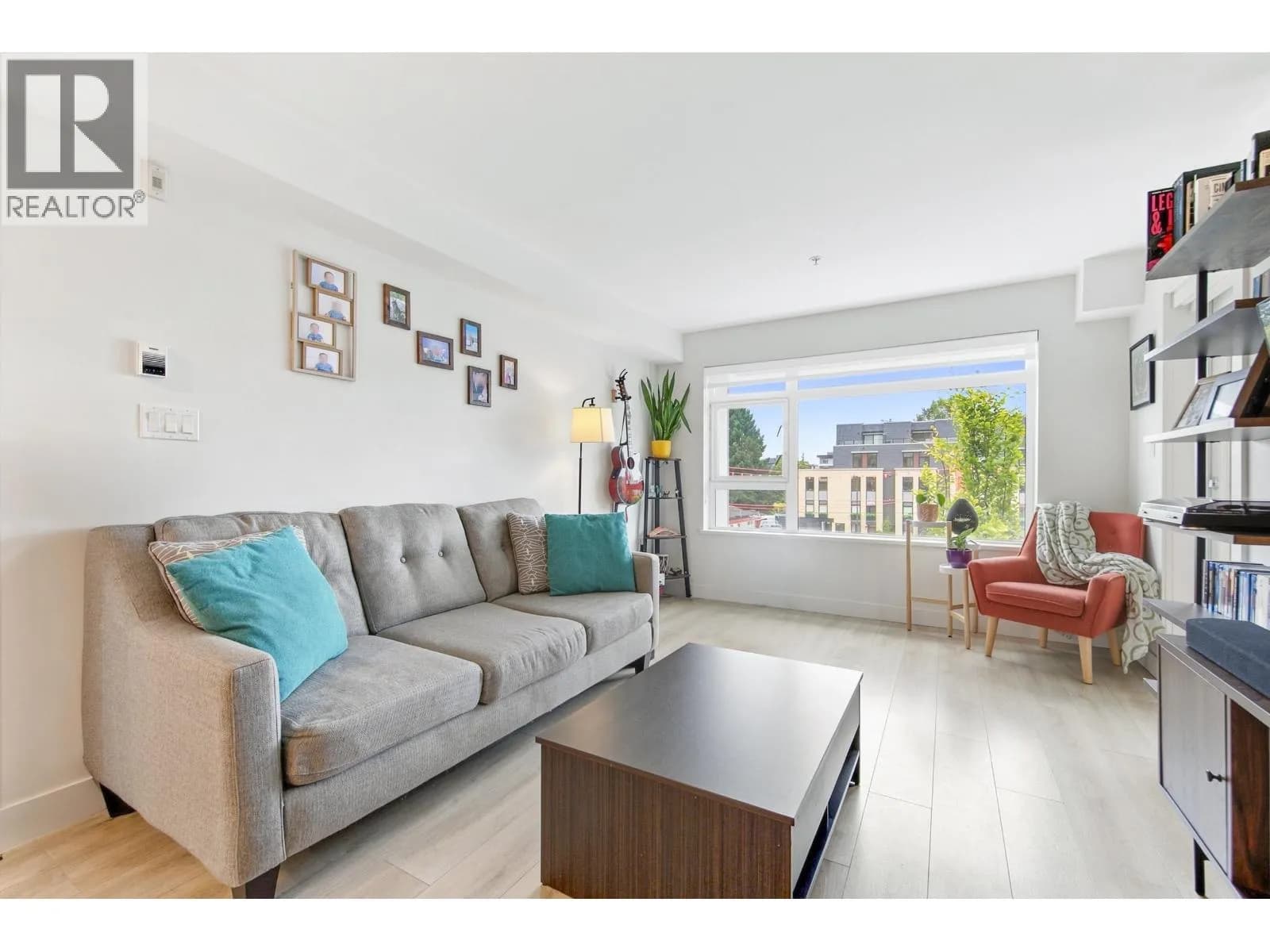 #305 1519 CROWN STREET, North Vancouver, BC photo 2
