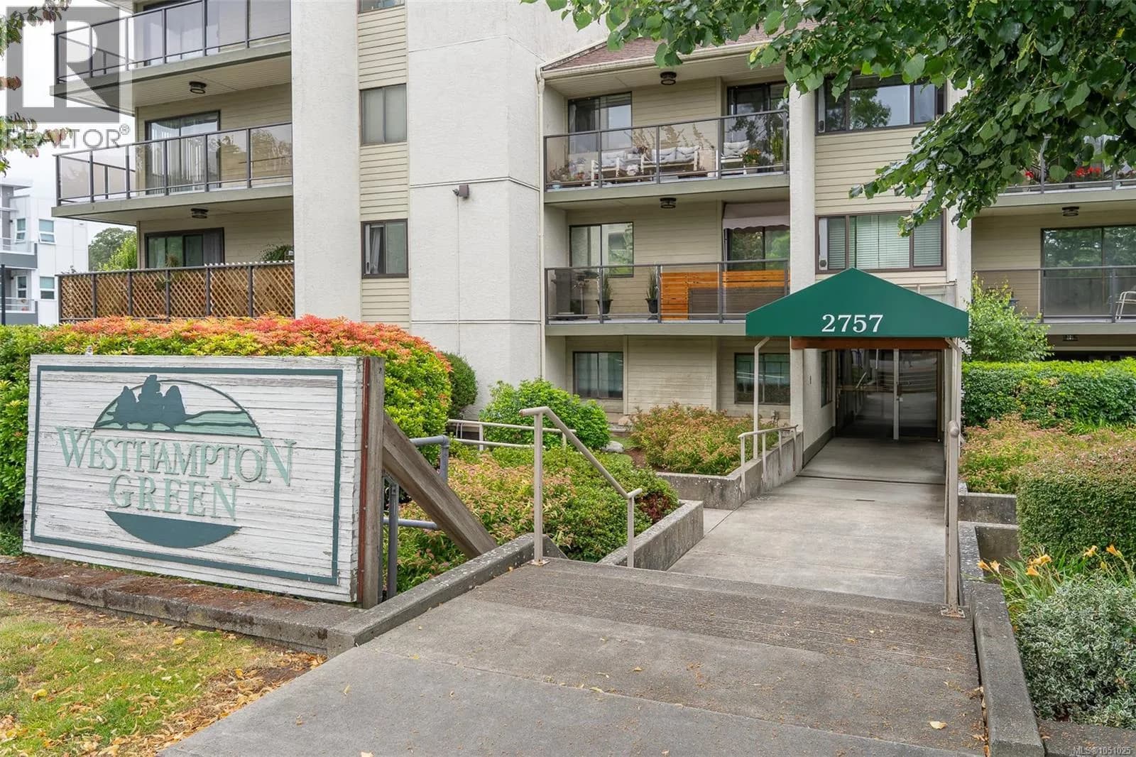 #104 2757 Quadra St, Victoria, BC photo 4