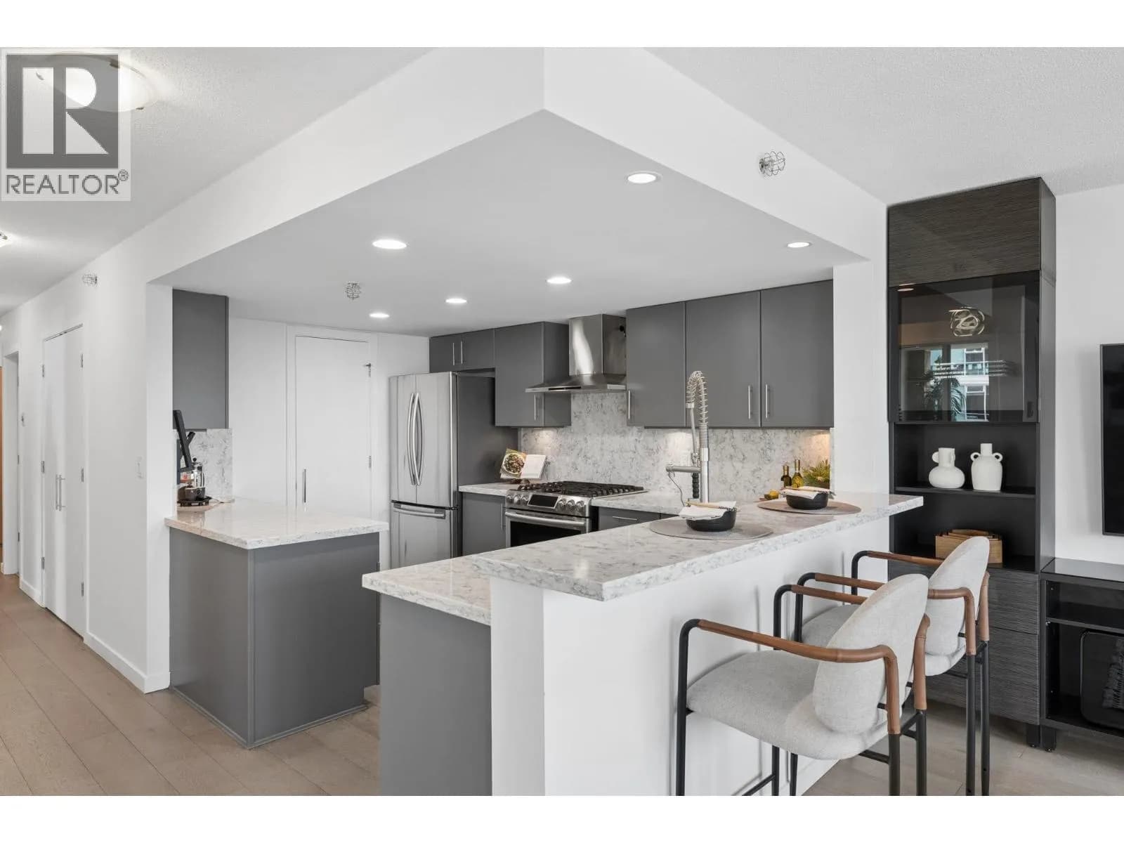 #506 120 MILROSS AVENUE, Vancouver, BC photo 3
