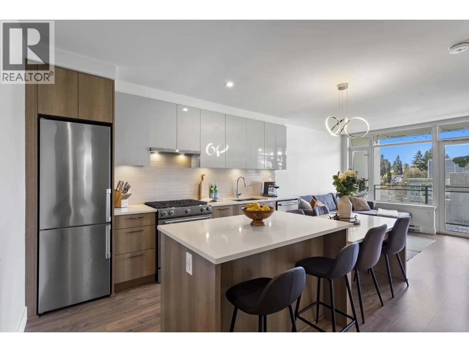 #803 258 NELSON'S COURT, New Westminster, BC photo 2