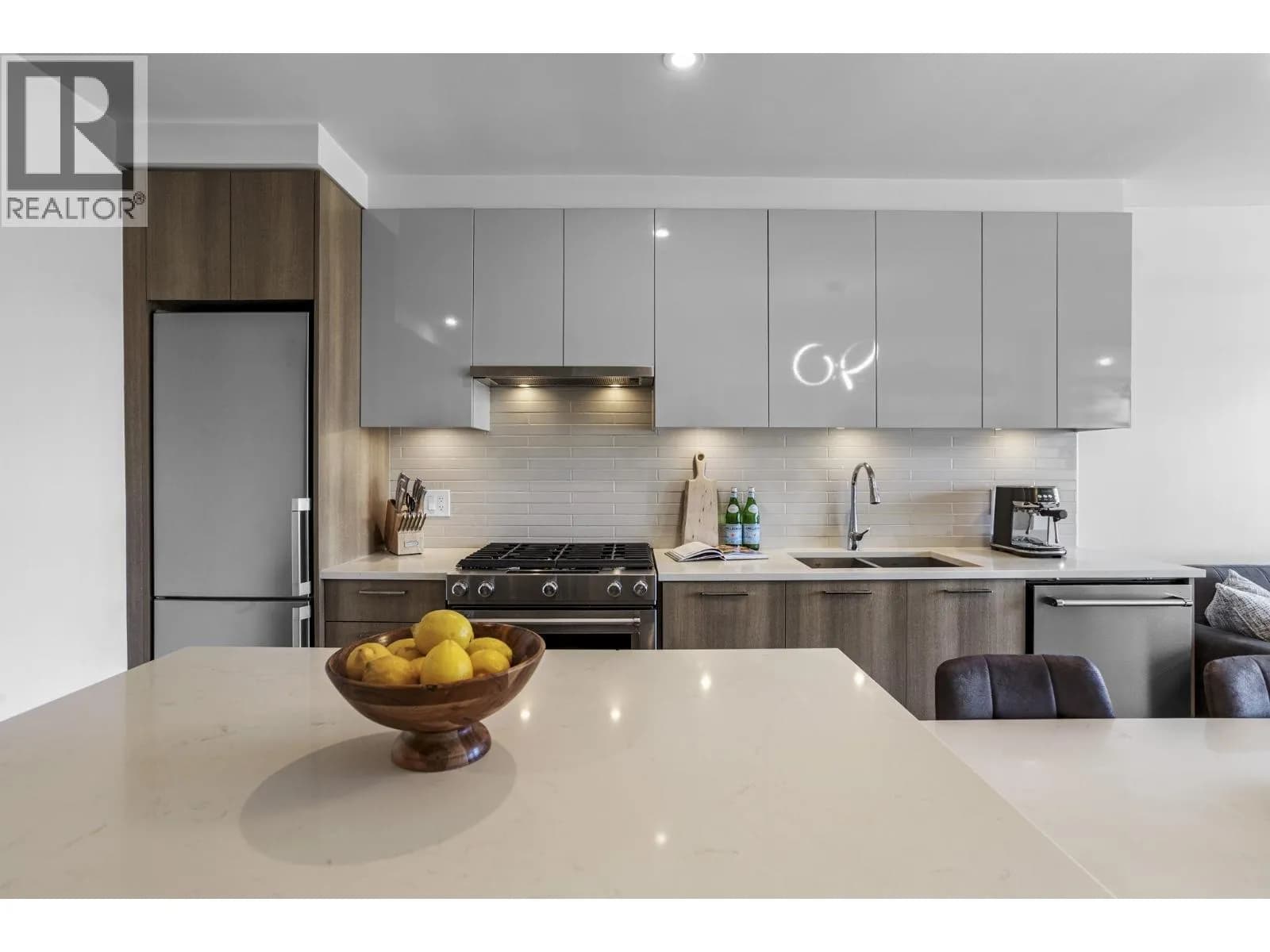 #803 258 NELSON'S COURT, New Westminster, BC photo 3