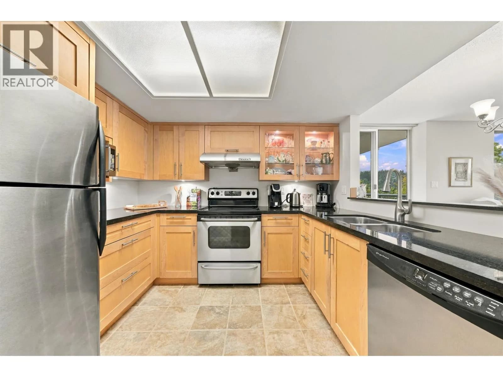 #904 200 NEWPORT DRIVE, Port Moody, BC photo 3