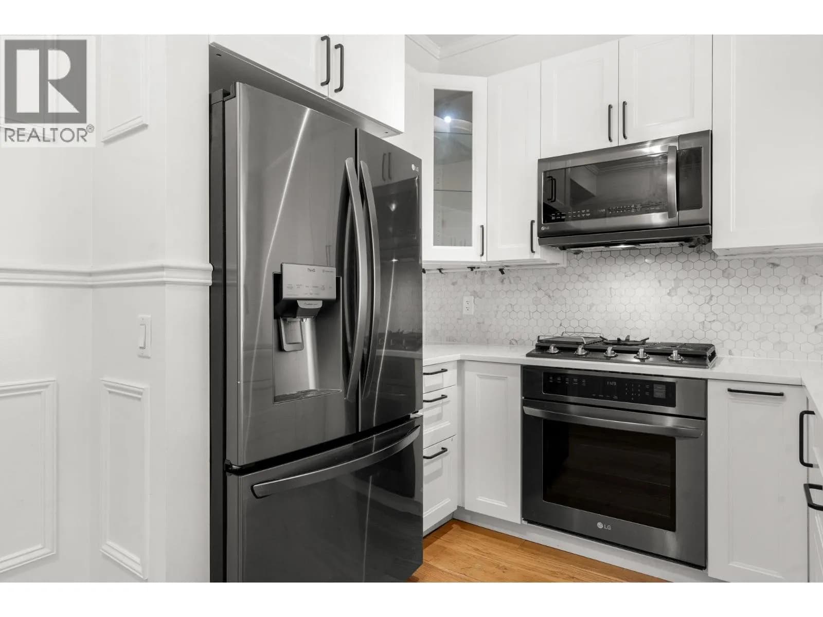 #417 119 W 22ND STREET, North Vancouver, BC photo 4