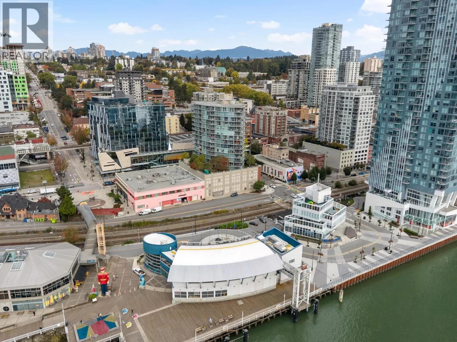 #1809 14 BEGBIE STREET, New Westminster, BC photo 2