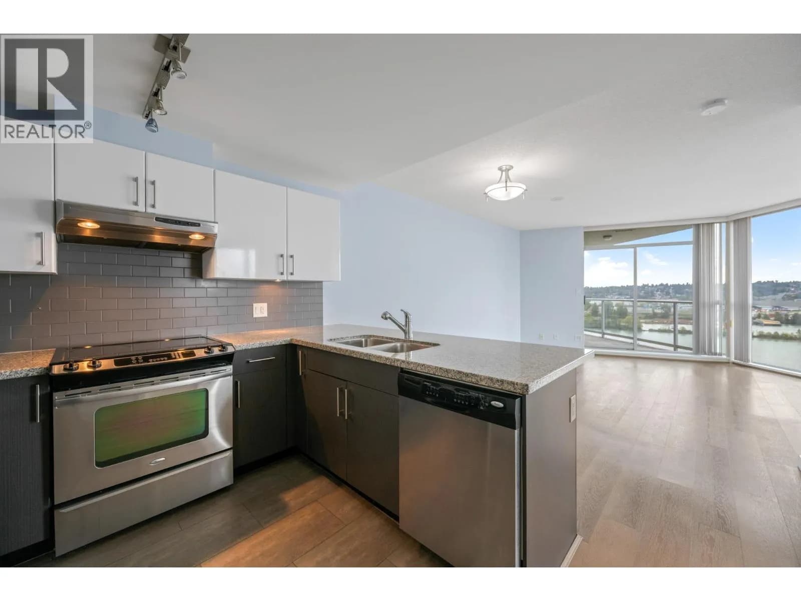 #1809 14 BEGBIE STREET, New Westminster, BC photo 5