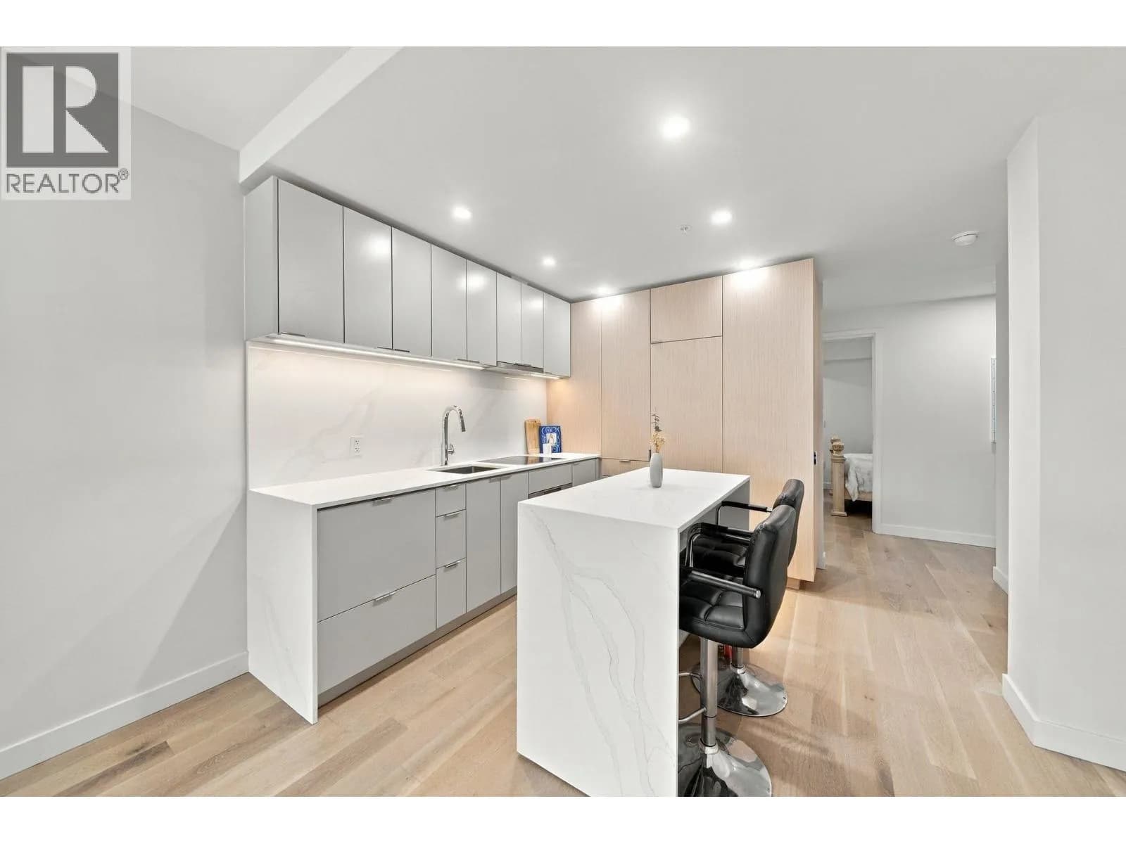 #507 239 KEEFER STREET, Vancouver, BC photo 2
