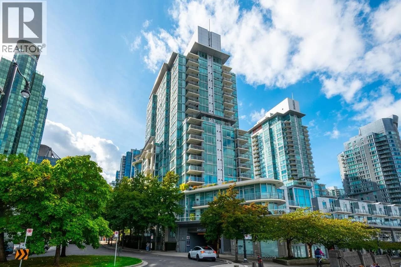 499 BROUGHTON STREET, Vancouver
