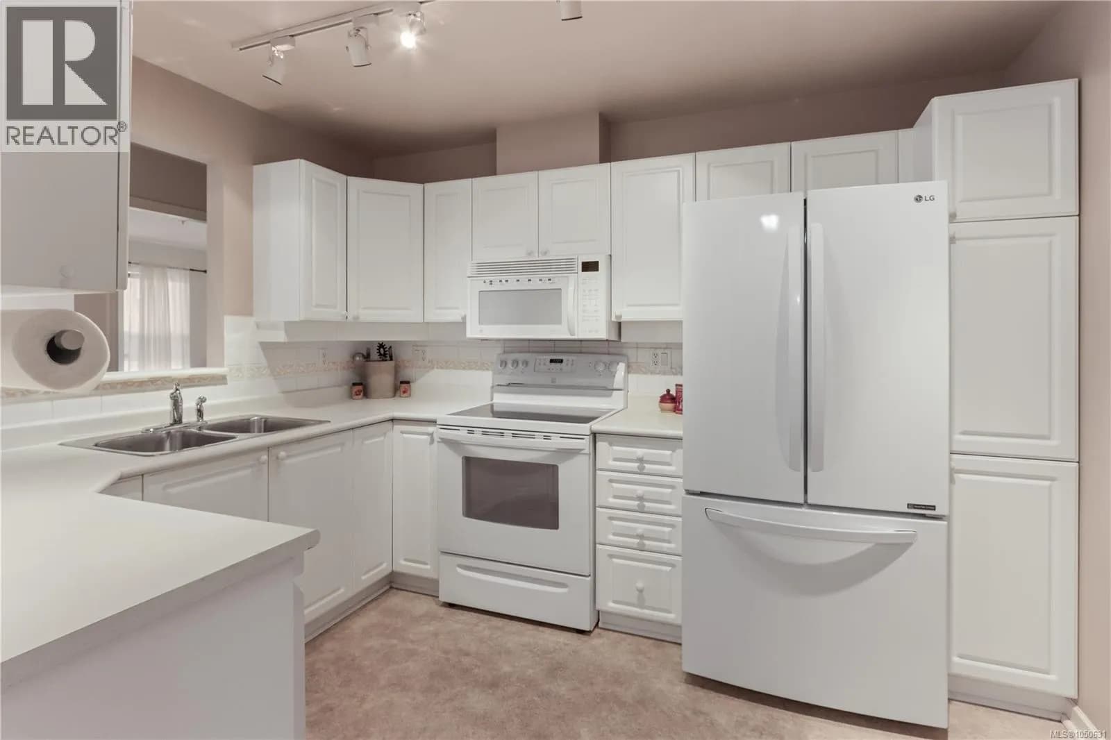 #402 5620 Edgewater Lane, Nanaimo, BC photo 4