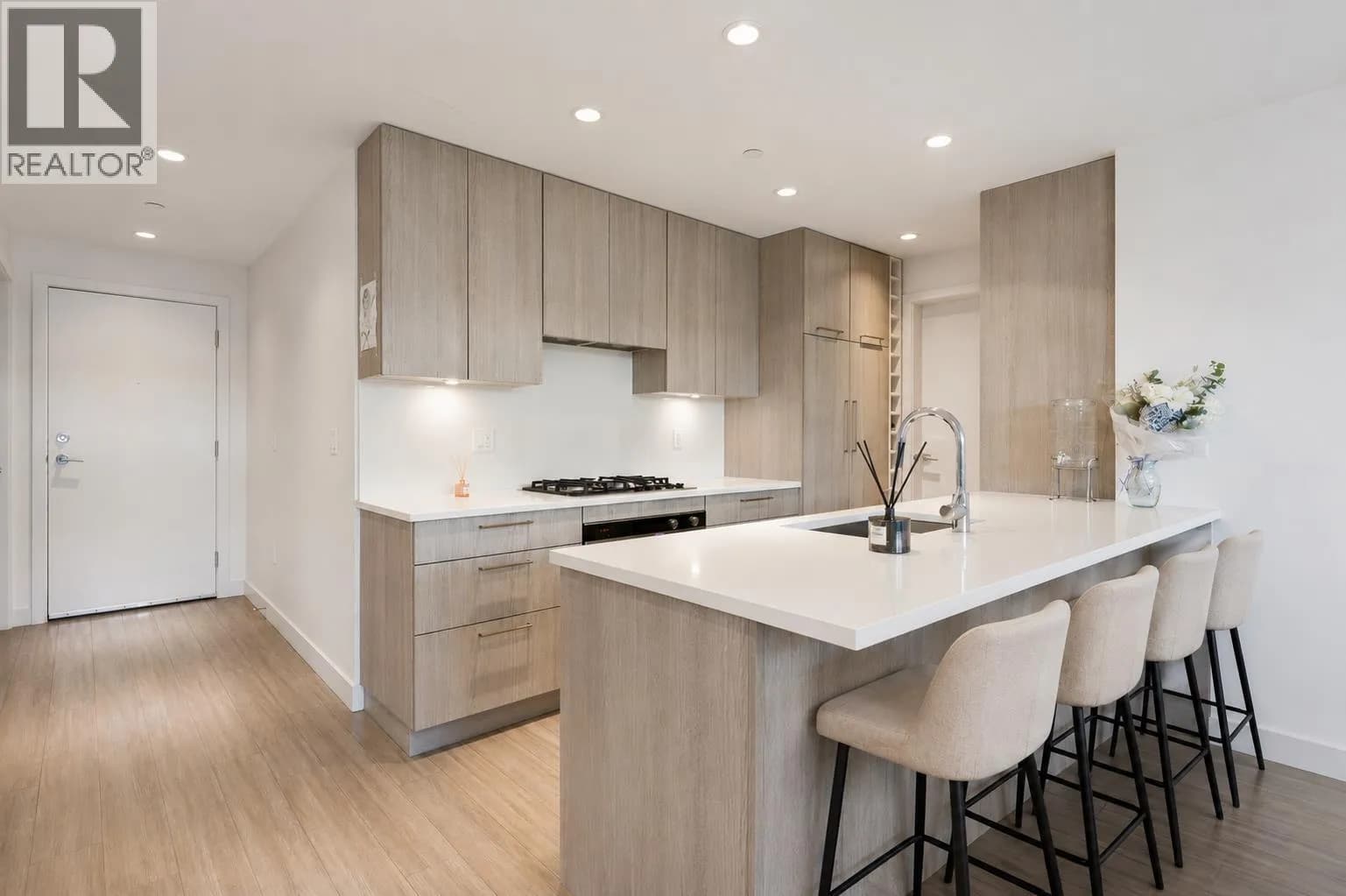 #203 747 E 3RD STREET, North Vancouver, BC photo 4