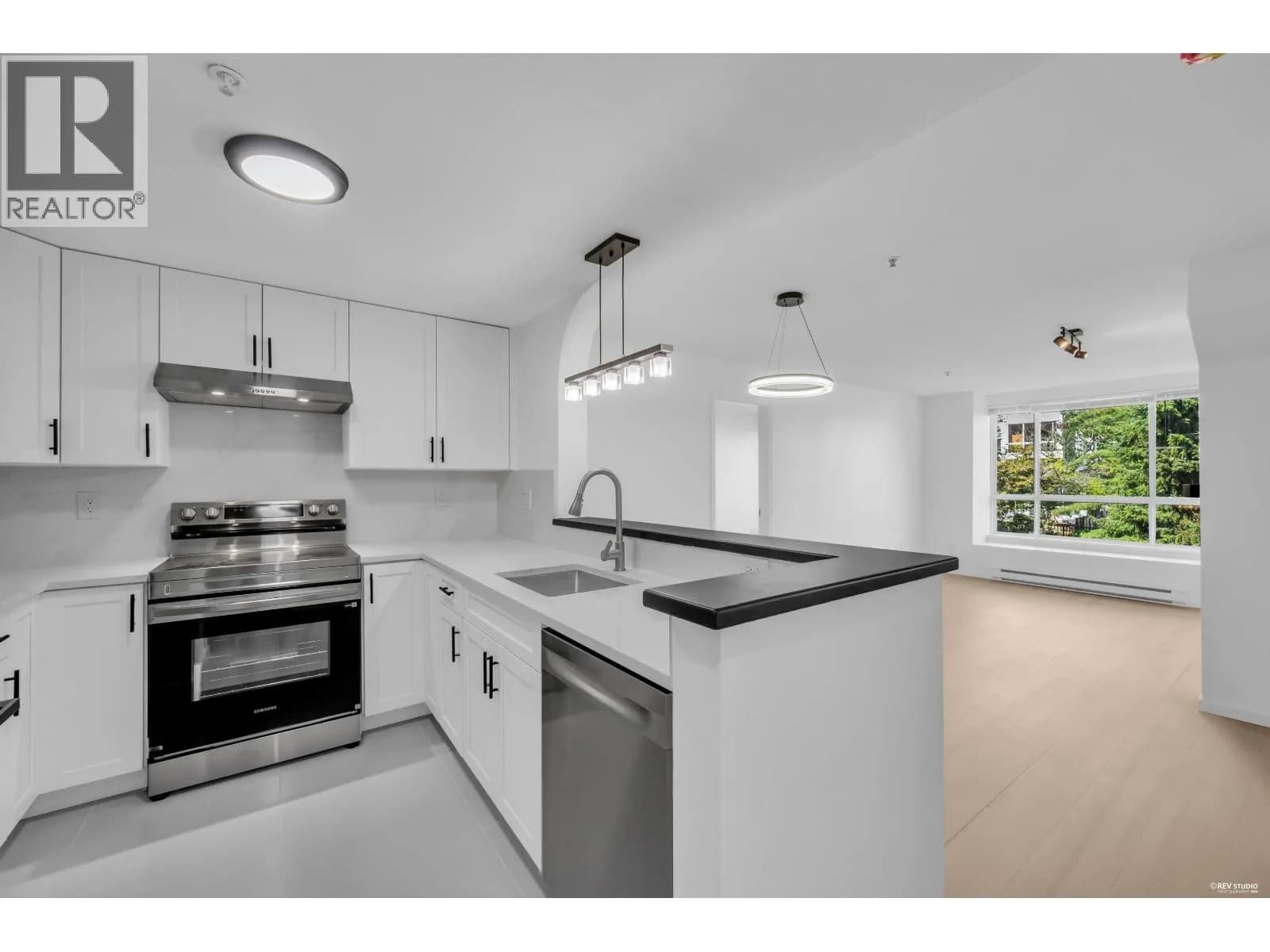 #306 6833 VILLAGE GRN, Burnaby, BC photo 2