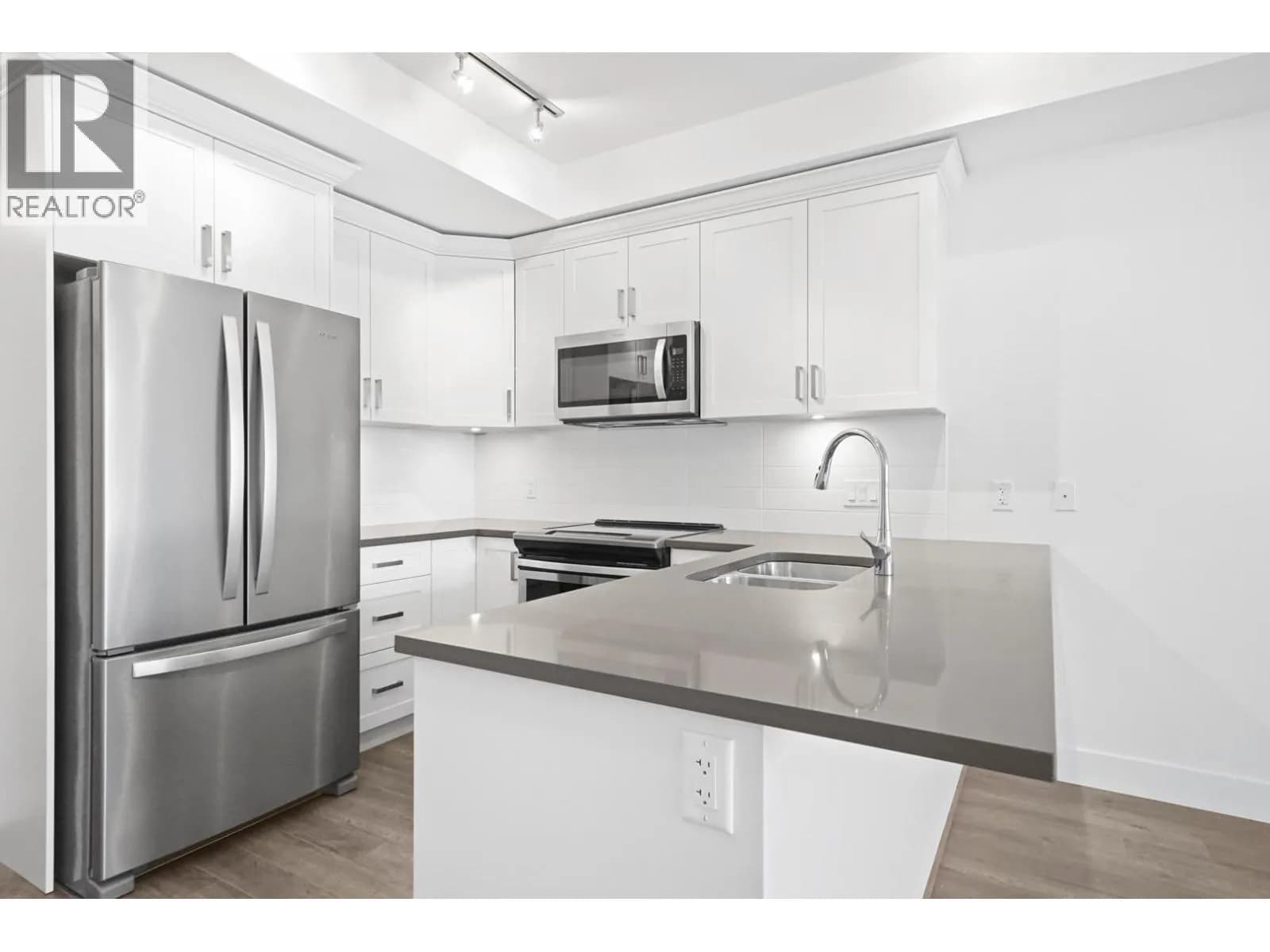 #304 2436 KELLY AVENUE, Port Coquitlam, BC photo 4