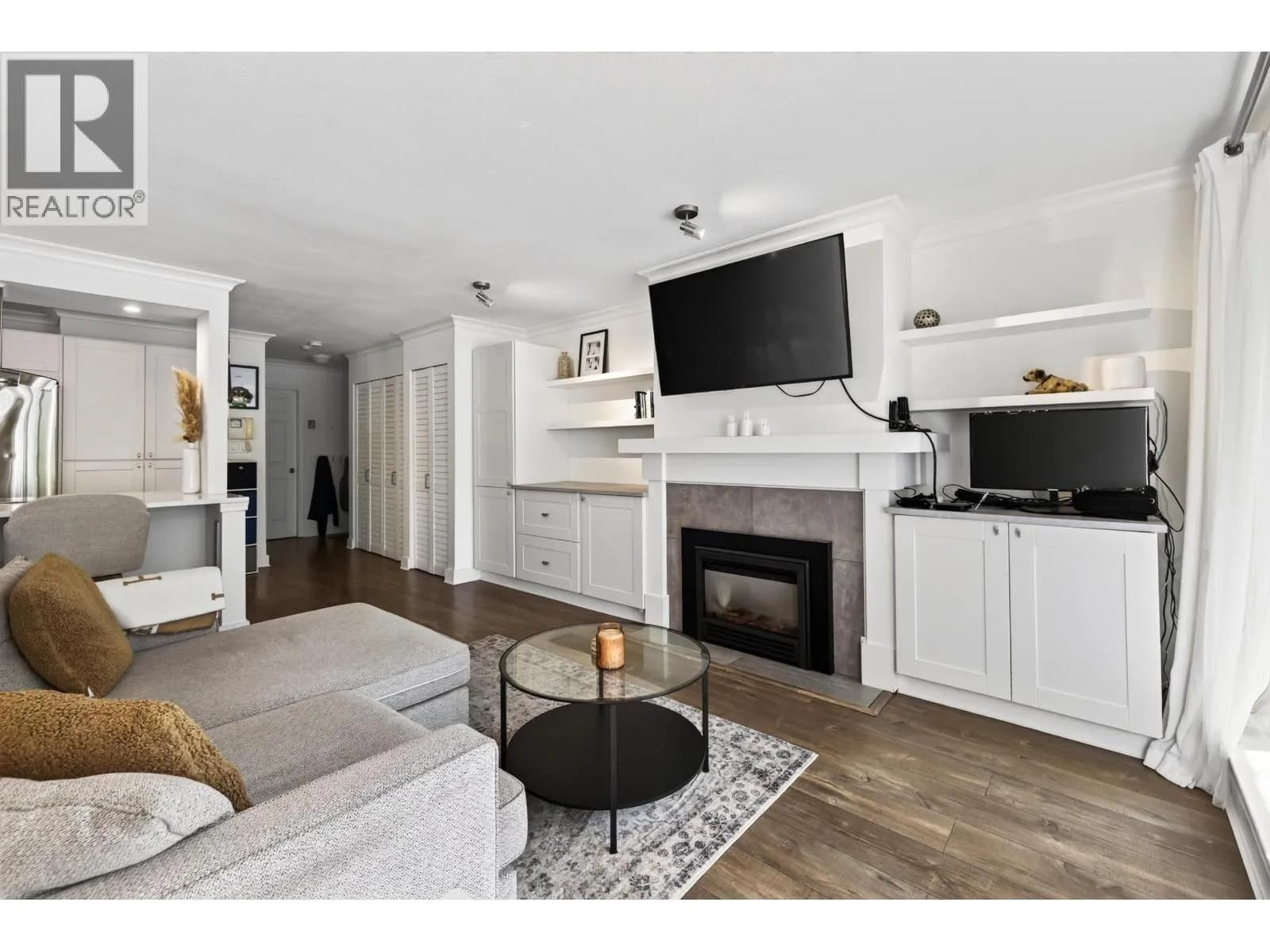#101 1702 CHESTERFIELD AVENUE, North Vancouver, BC photo 2
