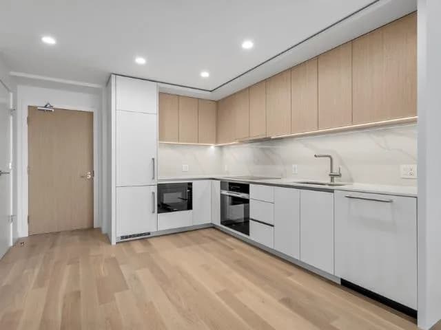 #304 3963 UPLANDS WAY, West Vancouver, BC photo 2