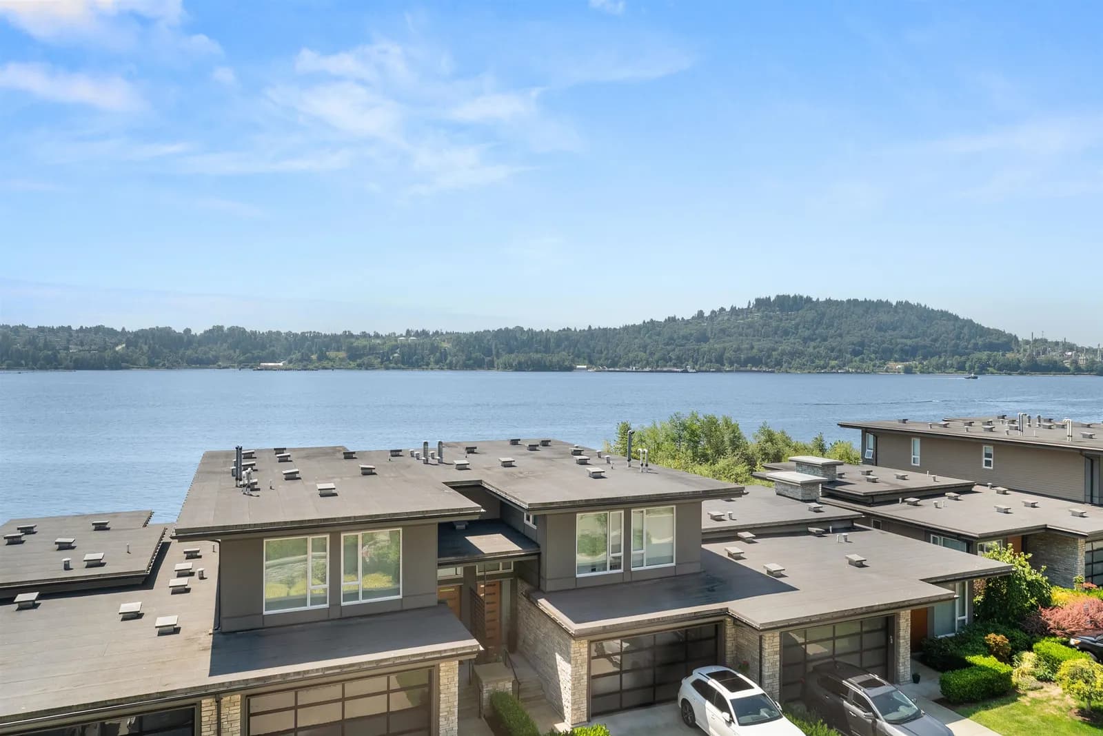 3911 CATES LANDING WAY, North Vancouver
