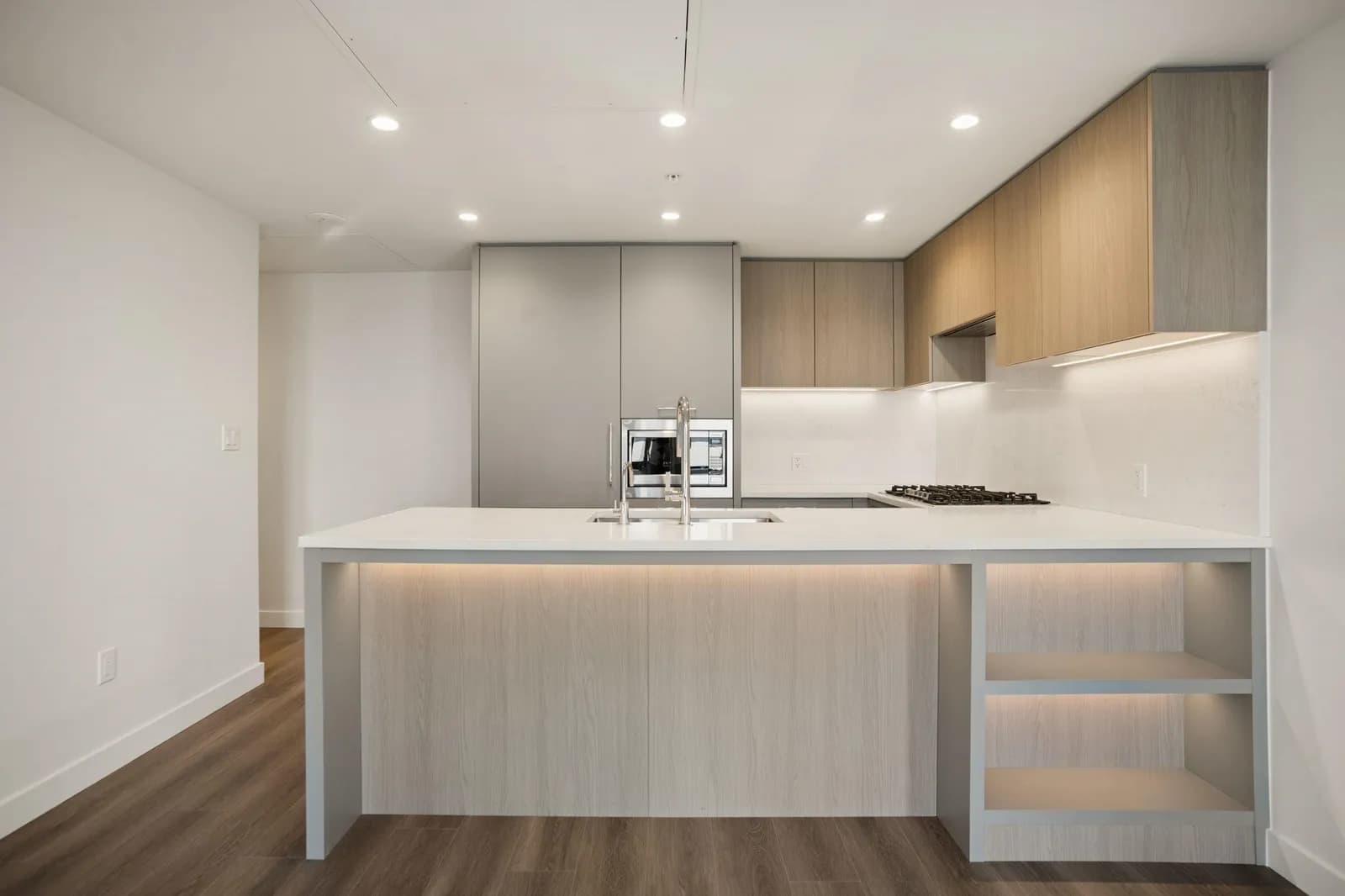 #501 6608 SUSSEX AVENUE, Burnaby, BC photo 3