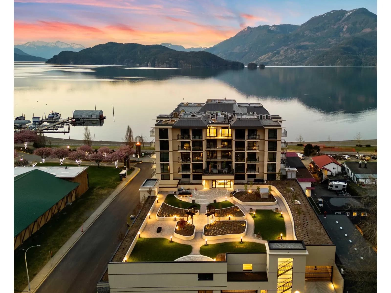 #205 120 ESPLANADE AVENUE, Harrison Hot Springs, BC photo 1