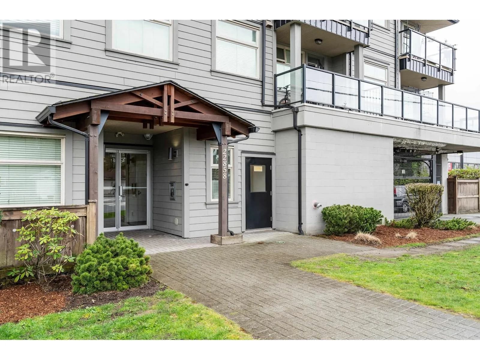 #304 22858 LOUGHEED HIGHWAY, Maple Ridge, BC photo 4