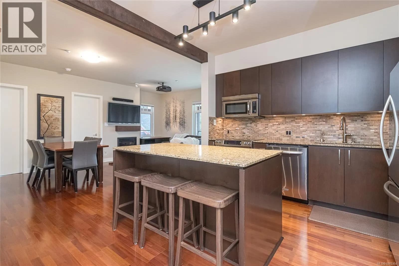 #302 1395 Bear Mountain Pkwy, Langford, BC photo 2