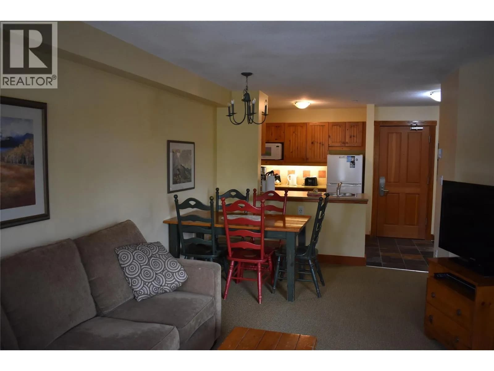 2080 Summit Drive, Panorama