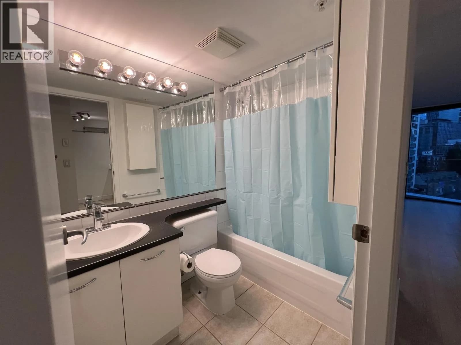 #909 1331 W GEORGIA STREET, Vancouver, BC photo 4