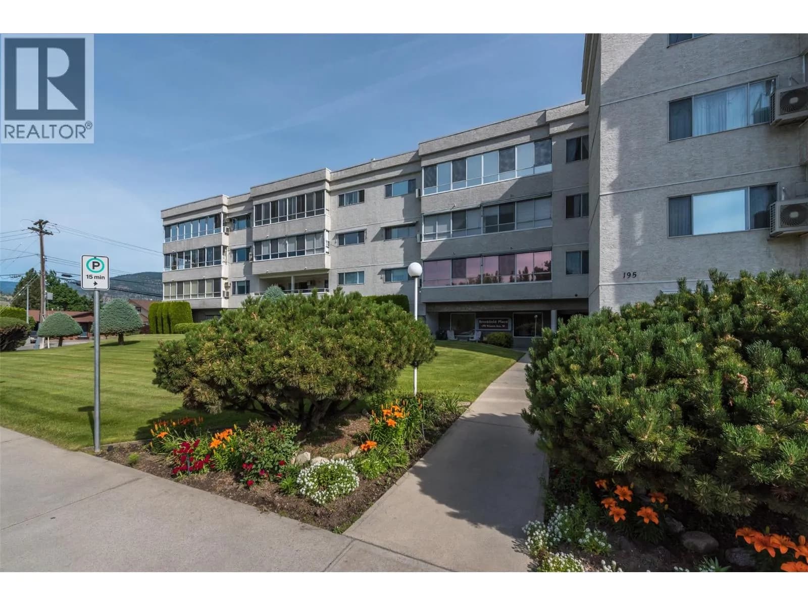 #406 195 Warren Avenue W, Penticton, BC photo 2