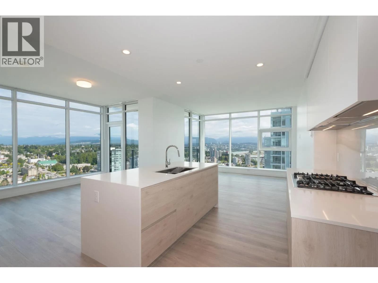 #4004 680 QUAYSIDE DRIVE, New Westminster, BC photo 2