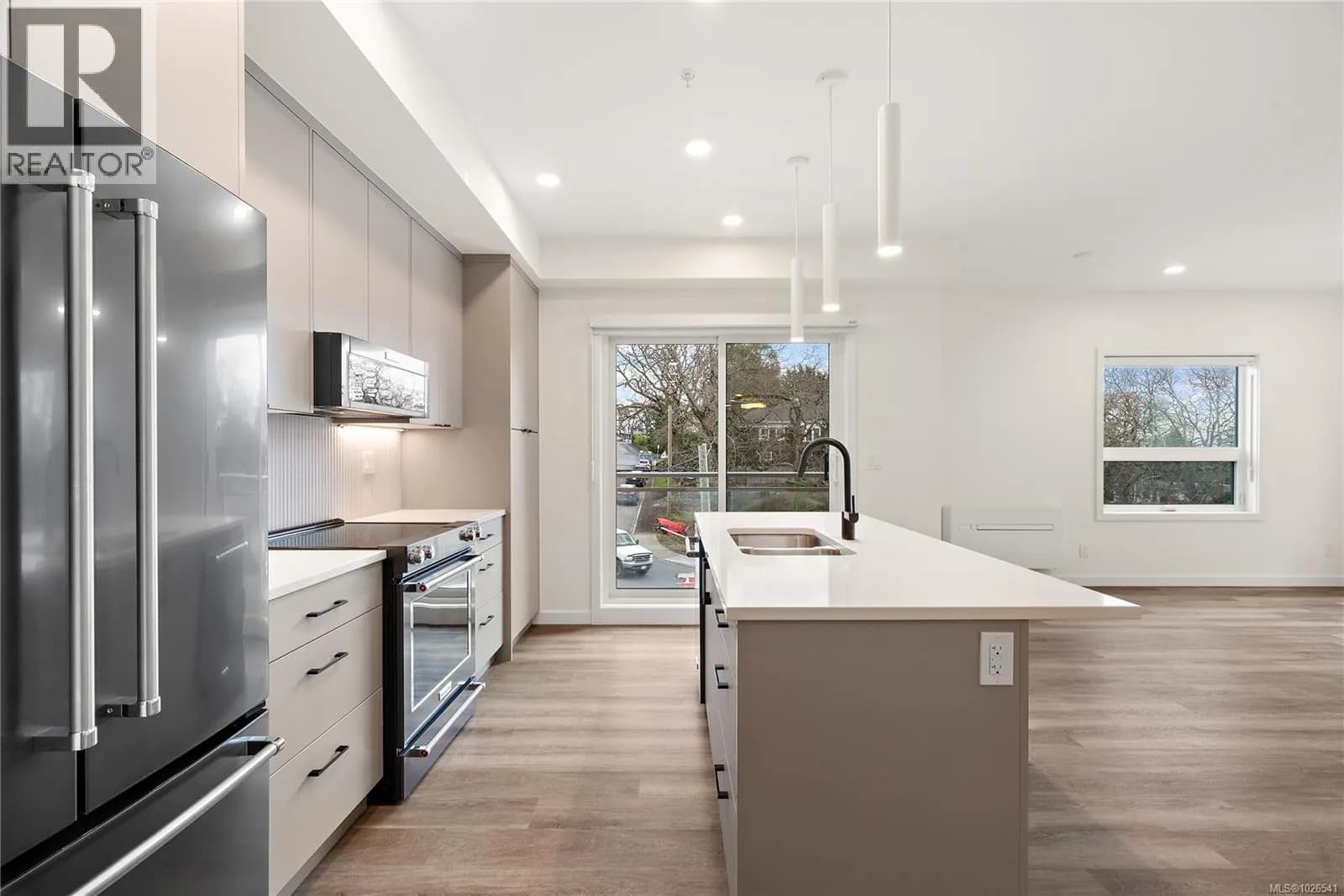 610 Lampson St, Esquimalt