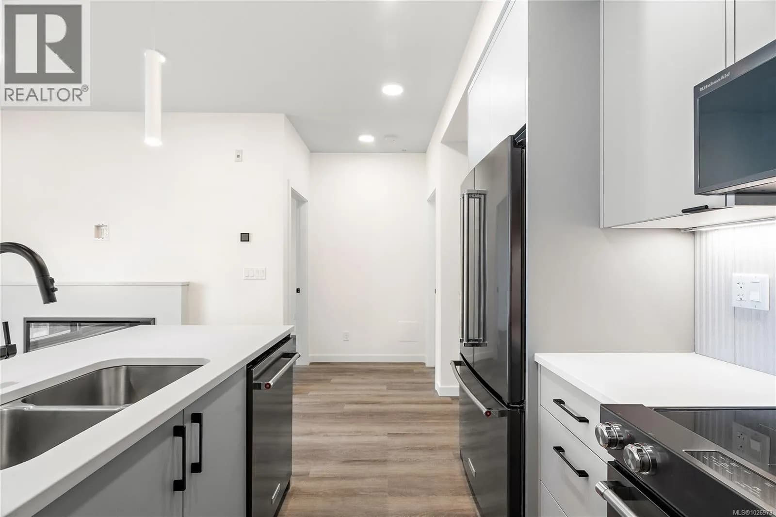 1102 Esquimalt Rd, Esquimalt