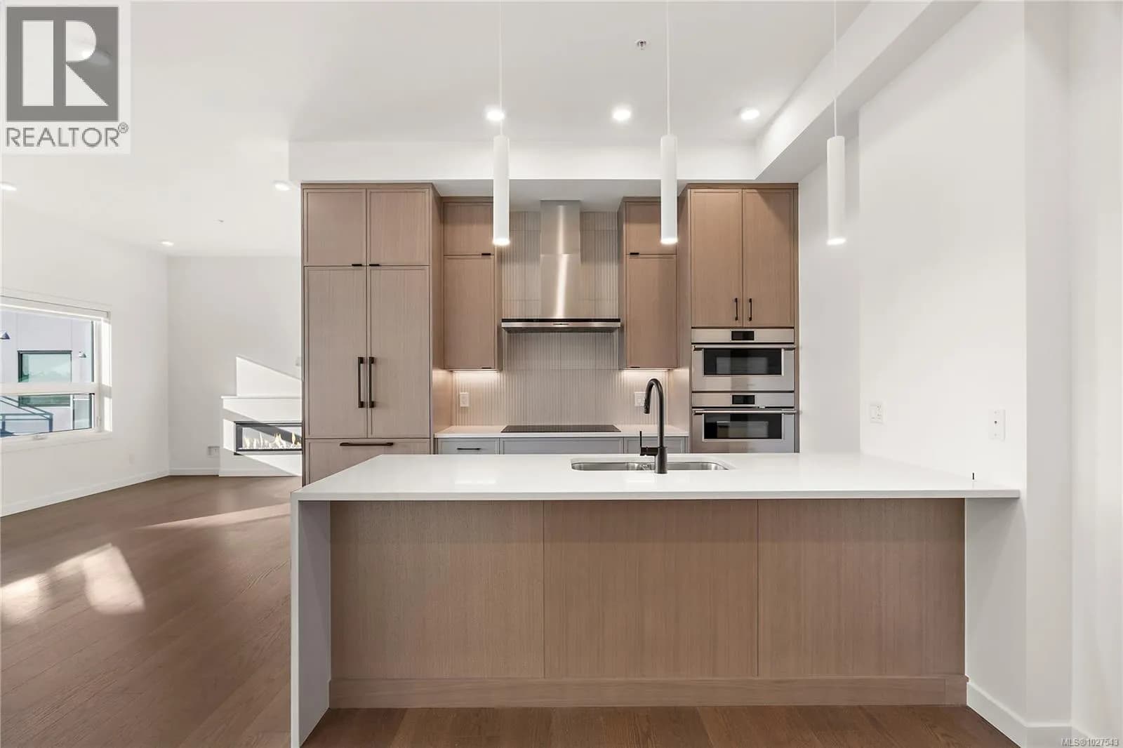 1102 Esquimalt Rd, Esquimalt