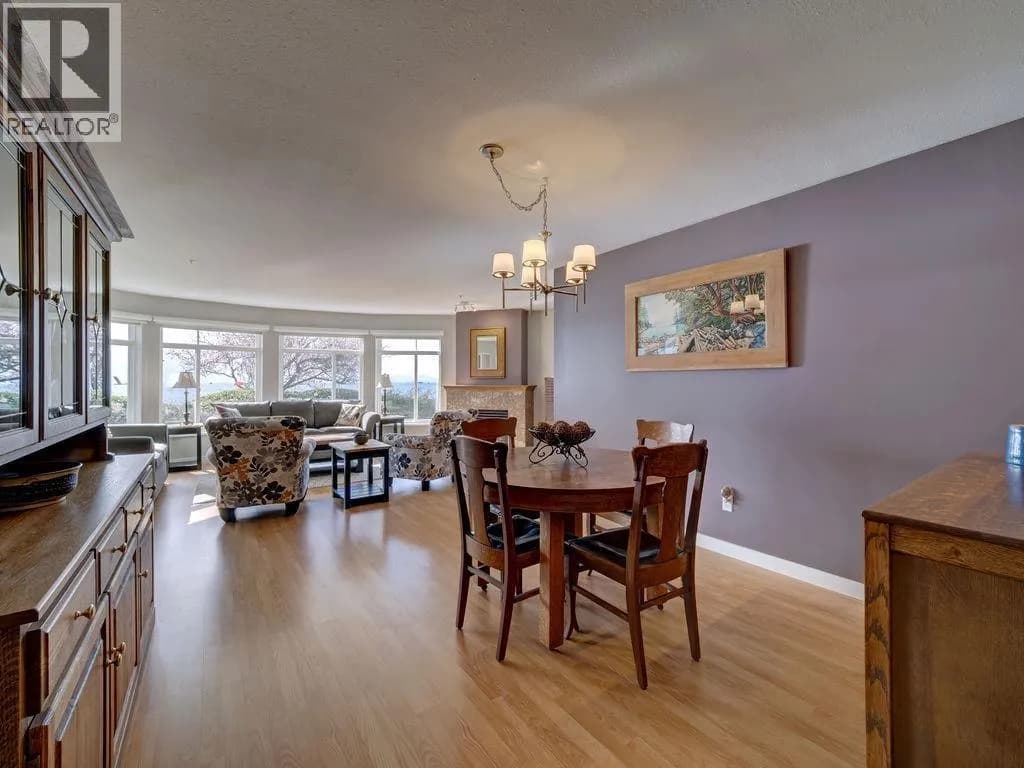 #103 5470 INLET AVENUE, Sechelt, BC photo 4