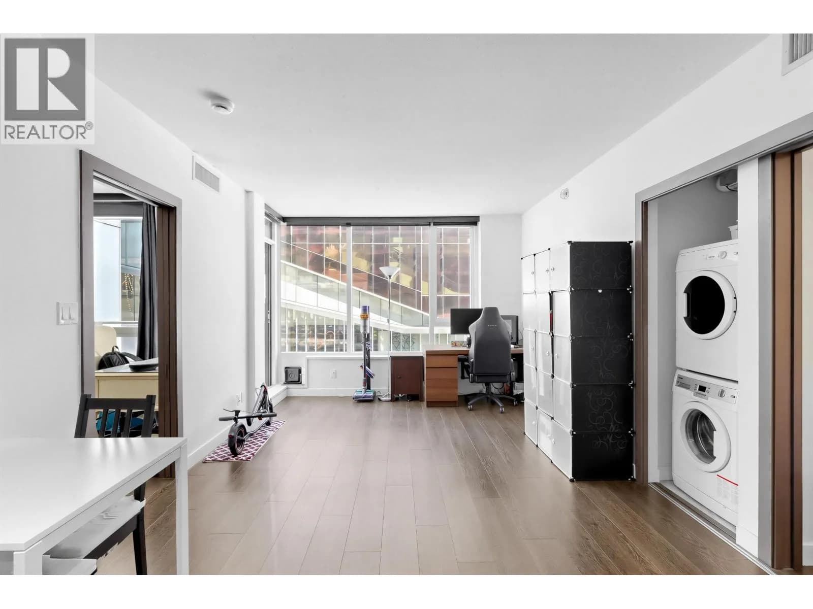 #351 38 SMITHE STREET, Vancouver, BC photo 4