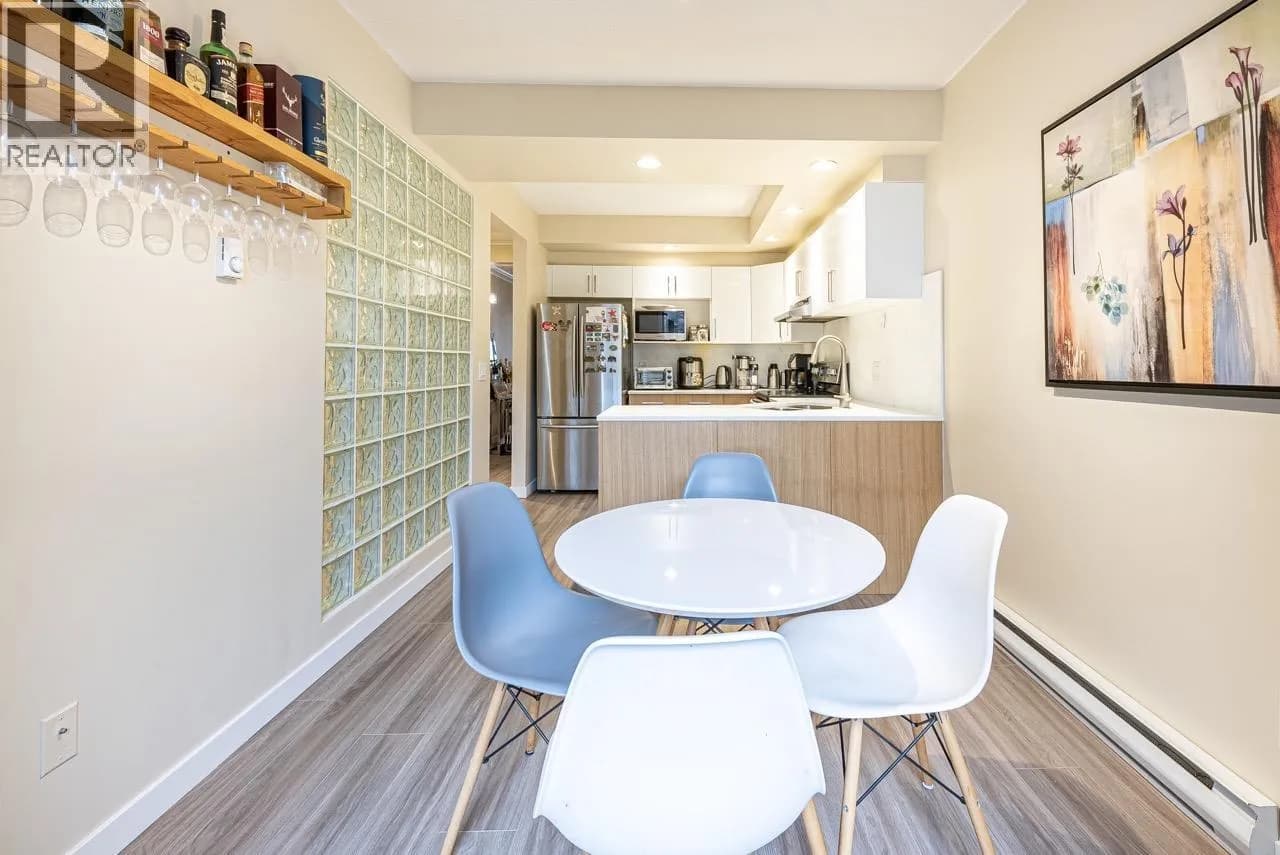 #206 3151 WOODBINE DRIVE, North Vancouver, BC photo 2