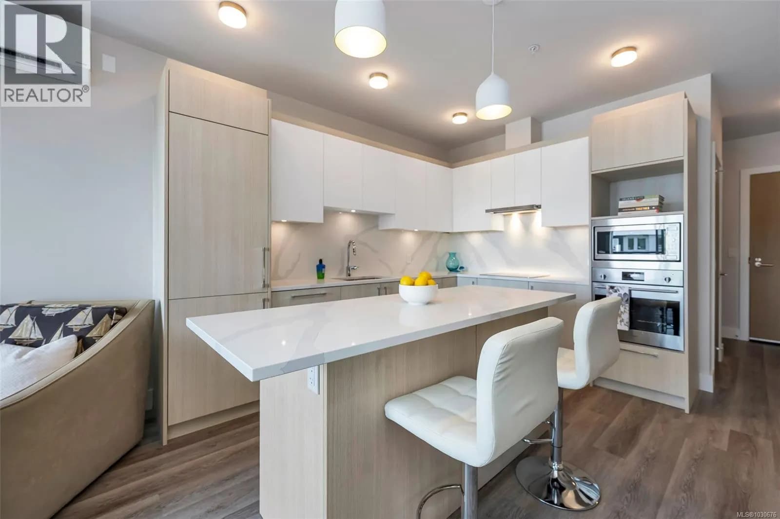 #907 622 Admirals Rd, Esquimalt, BC photo 3