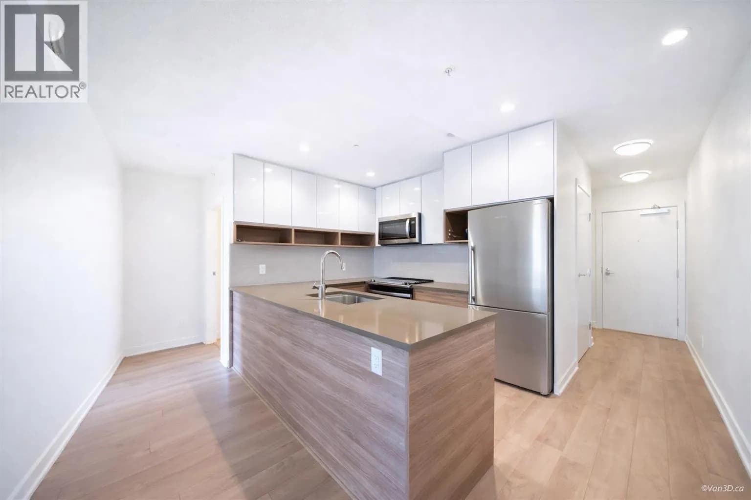 #401 8850 UNIVERSITY CRESCENT, Burnaby, BC photo 4