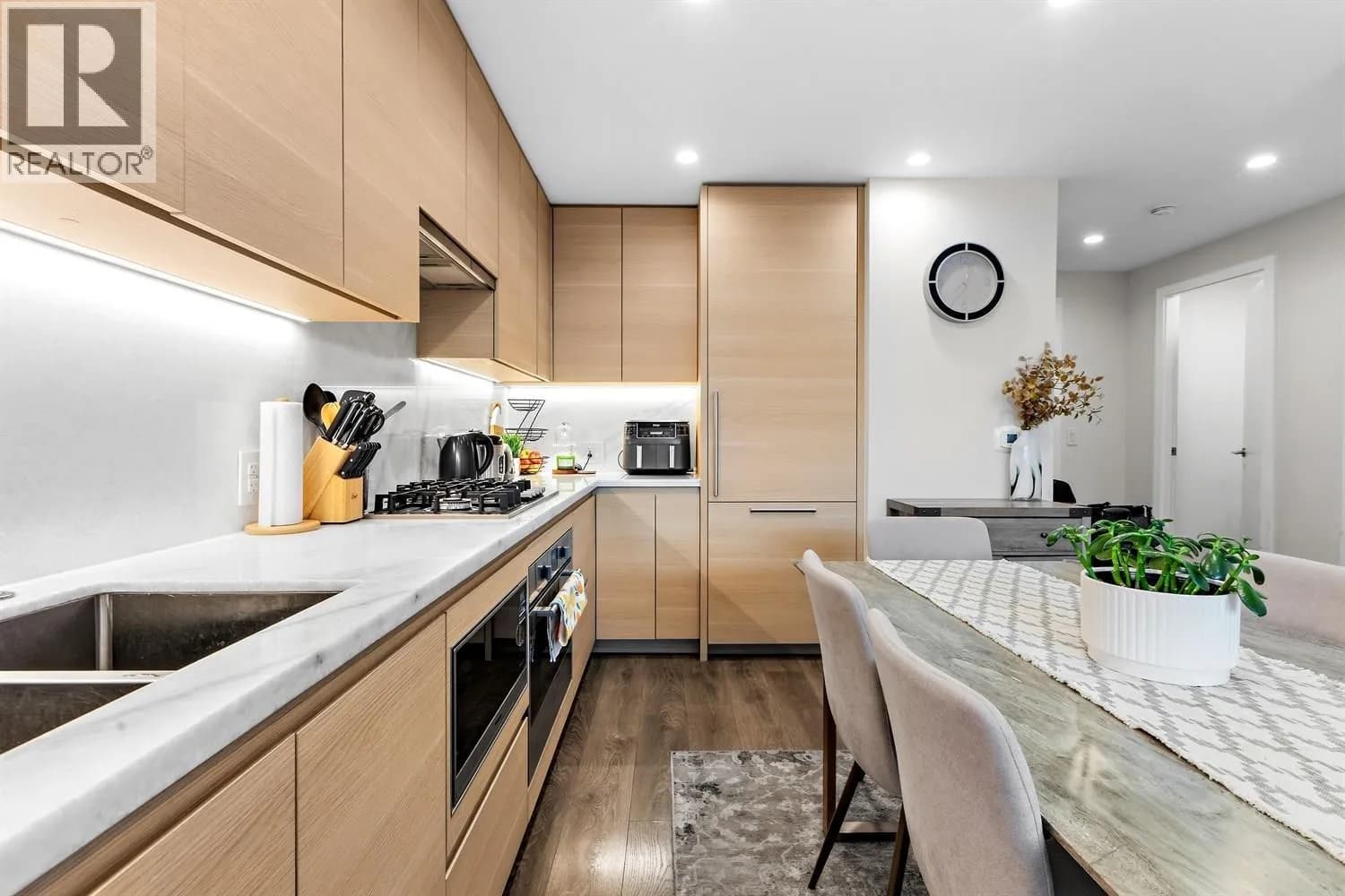 #603 305 MORRISSEY ROAD, Port Moody, BC photo 3