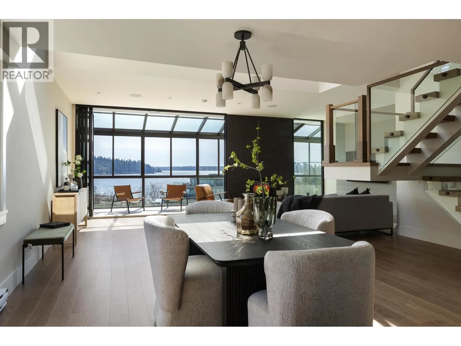 475 13TH STREET, West Vancouver