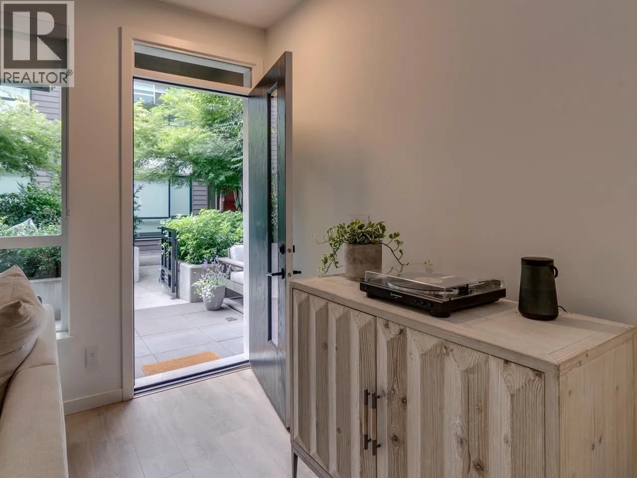 #8 533 E 3RD STREET, North Vancouver, BC photo 3