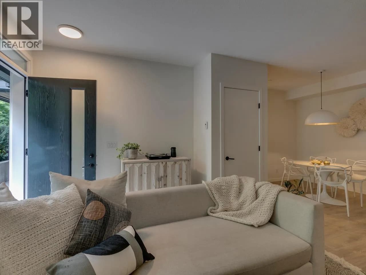 #8 533 E 3RD STREET, North Vancouver, BC photo 4