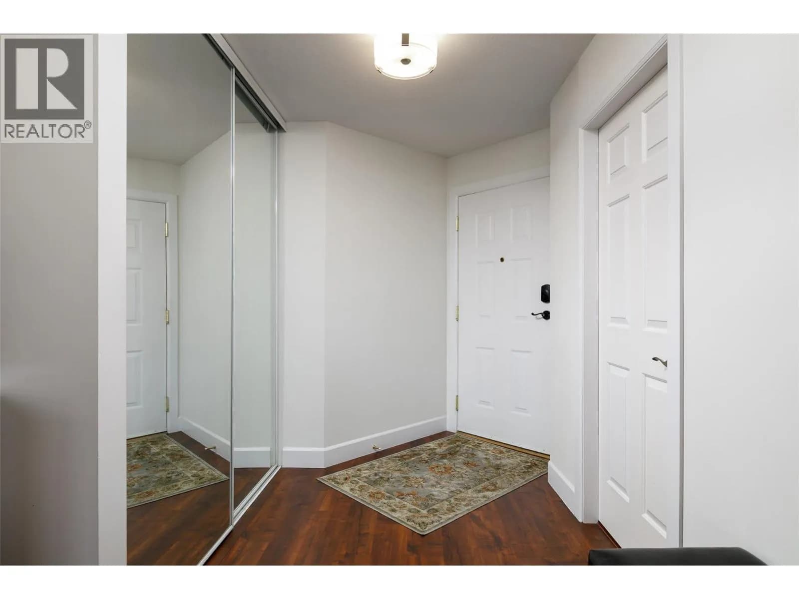 #202 1055 Lawrence Avenue, Kelowna, BC photo 3