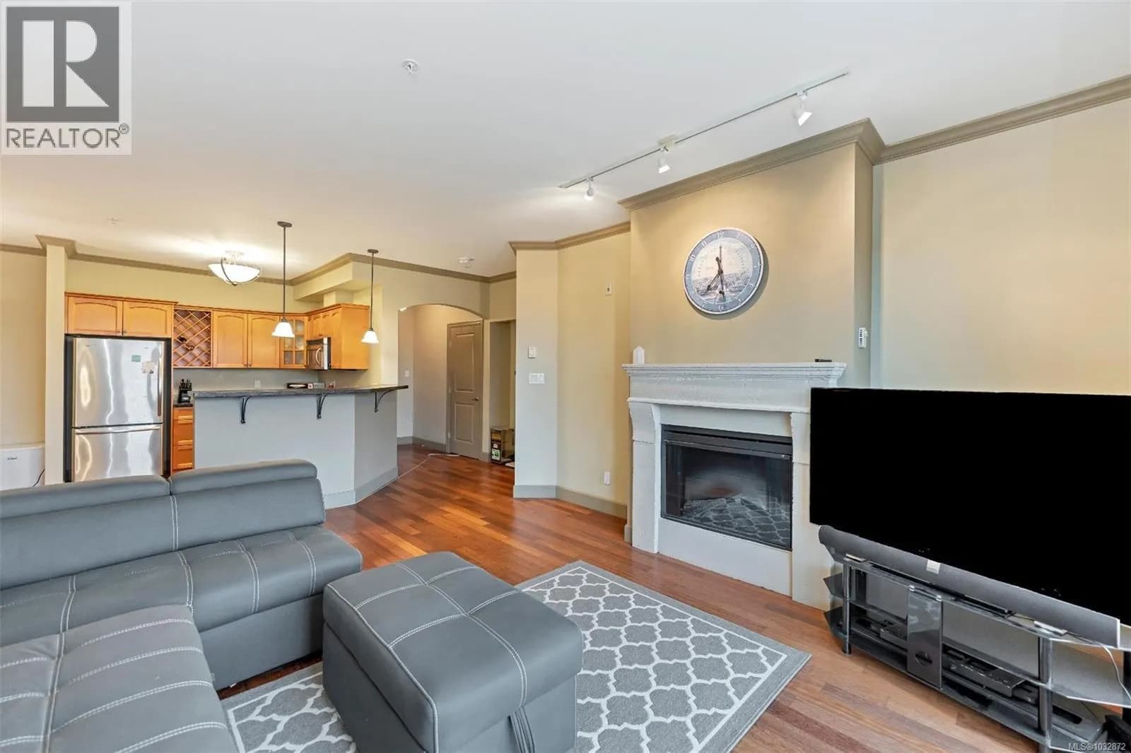#318 1620 McKenzie Ave, Saanich, BC photo 4