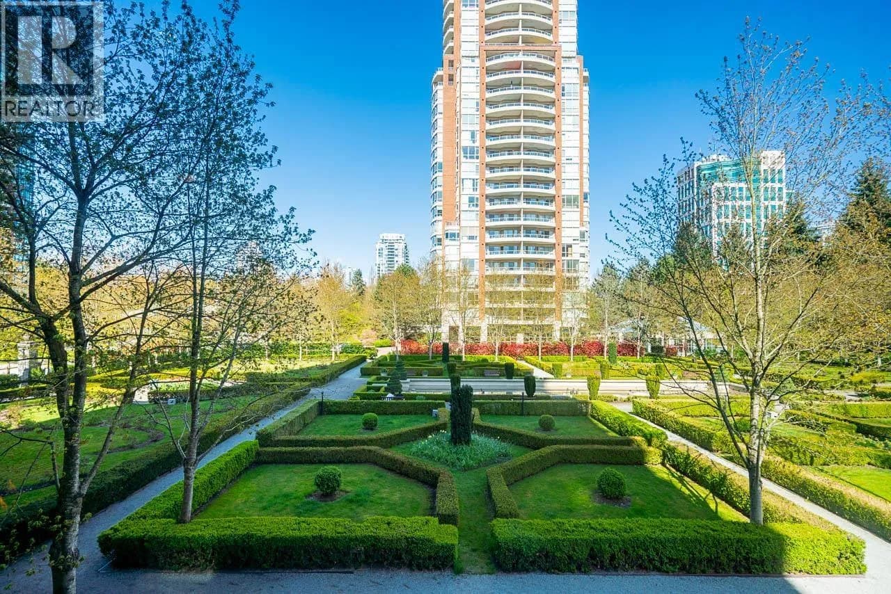 #301 7368 SANDBORNE AVENUE, Burnaby, BC photo 2