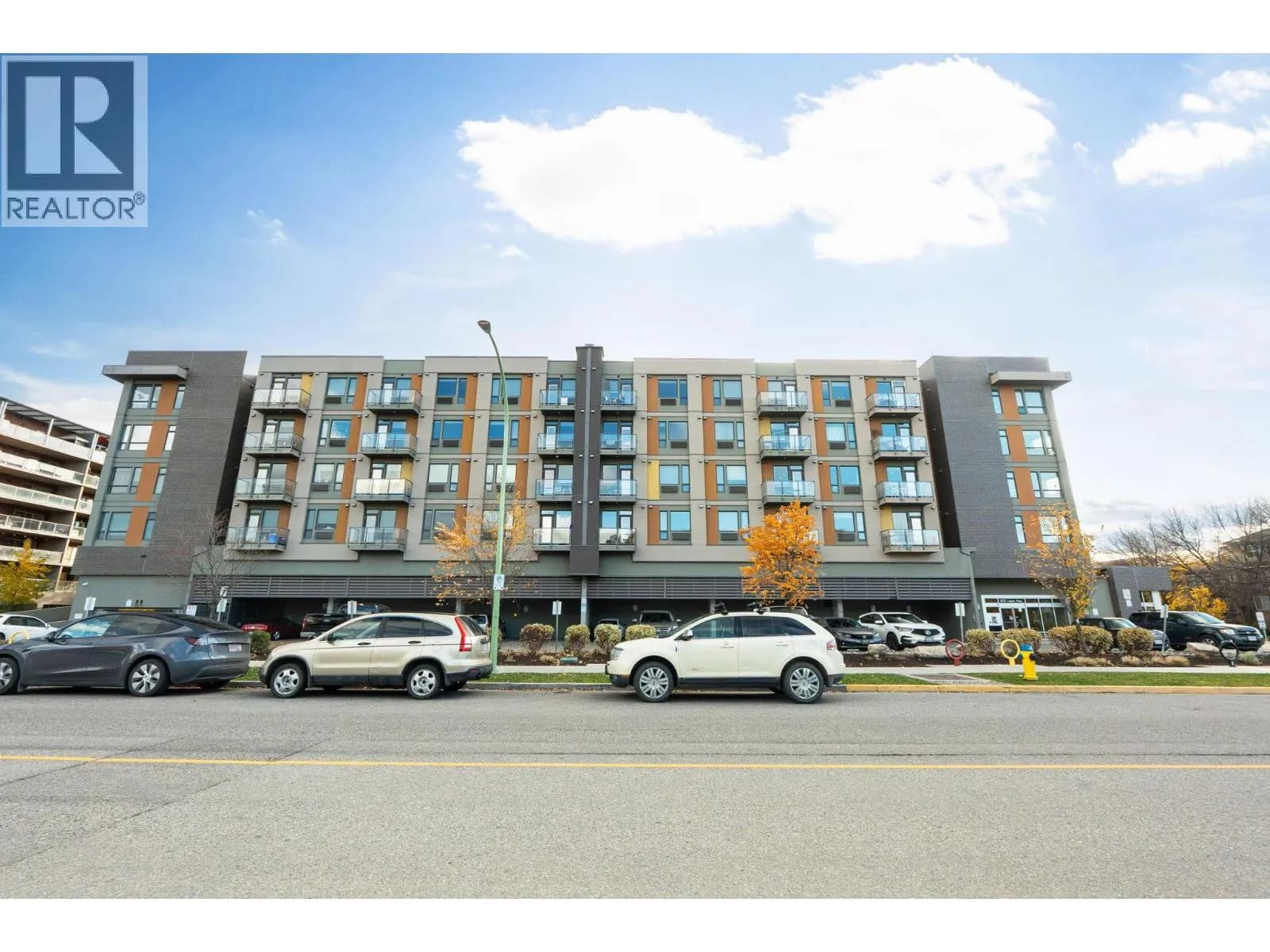 #435 925 Leon Avenue, Kelowna, BC photo 3