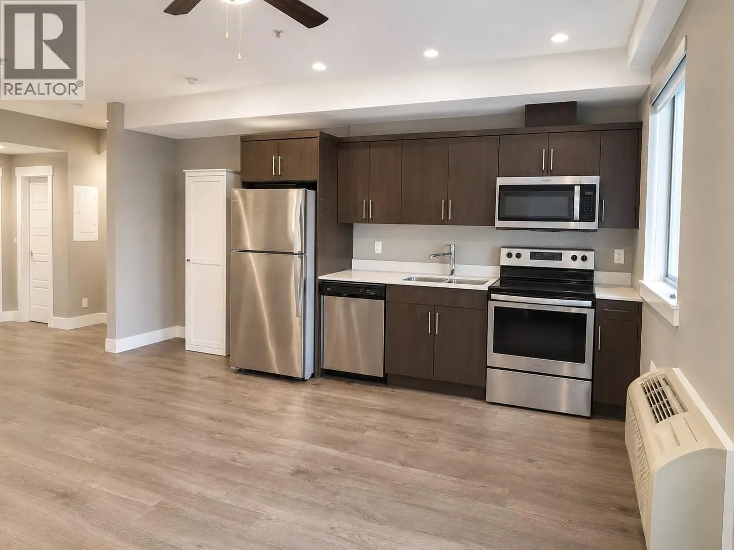 #435 925 Leon Avenue, Kelowna, BC photo 4