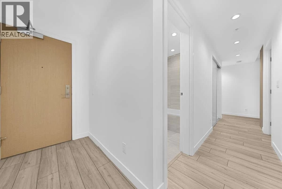 #401 6080 MCKAY AVENUE, Burnaby, BC photo 2