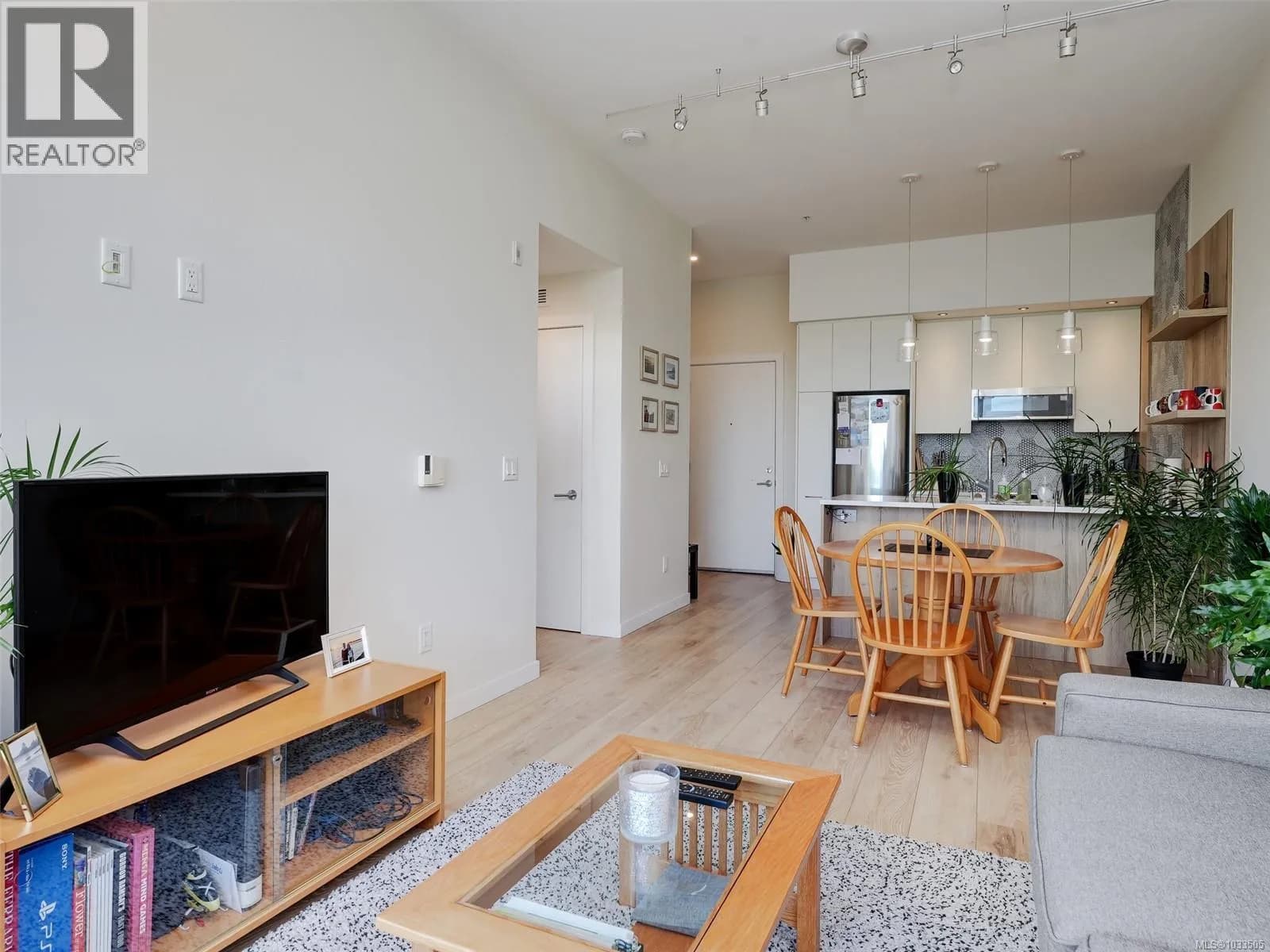 #404 1588 North Dairy Rd, Saanich, BC photo 2