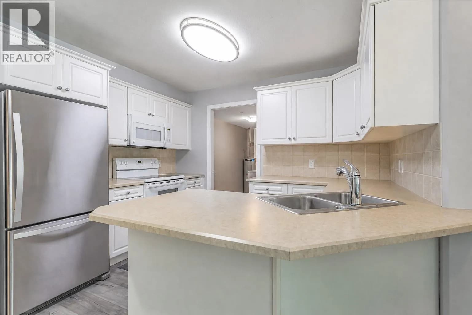 #114 260 Franklyn Road, Kelowna, BC photo 3