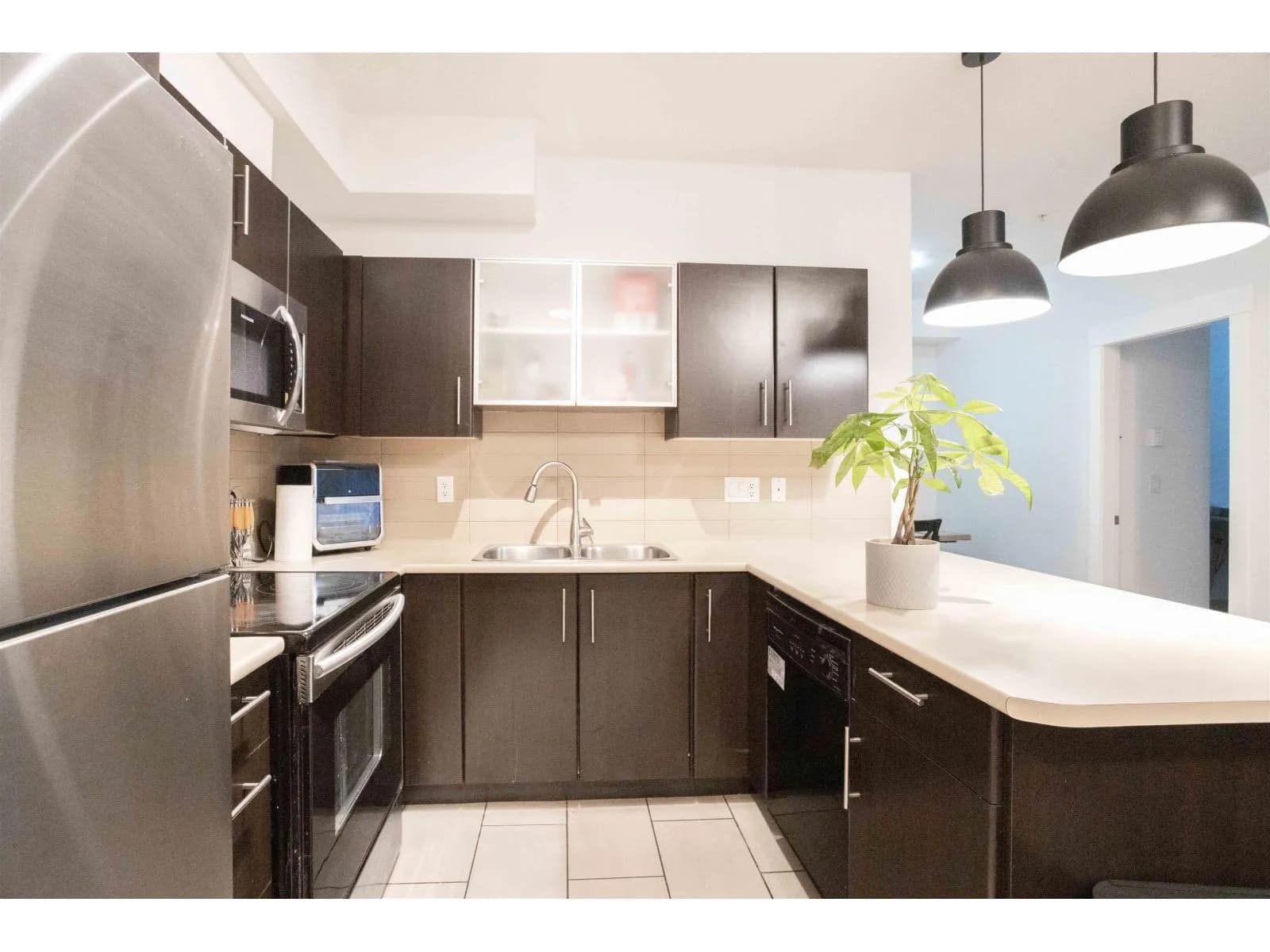 #210 33545 RAINBOW AVENUE, Abbotsford, BC photo 2