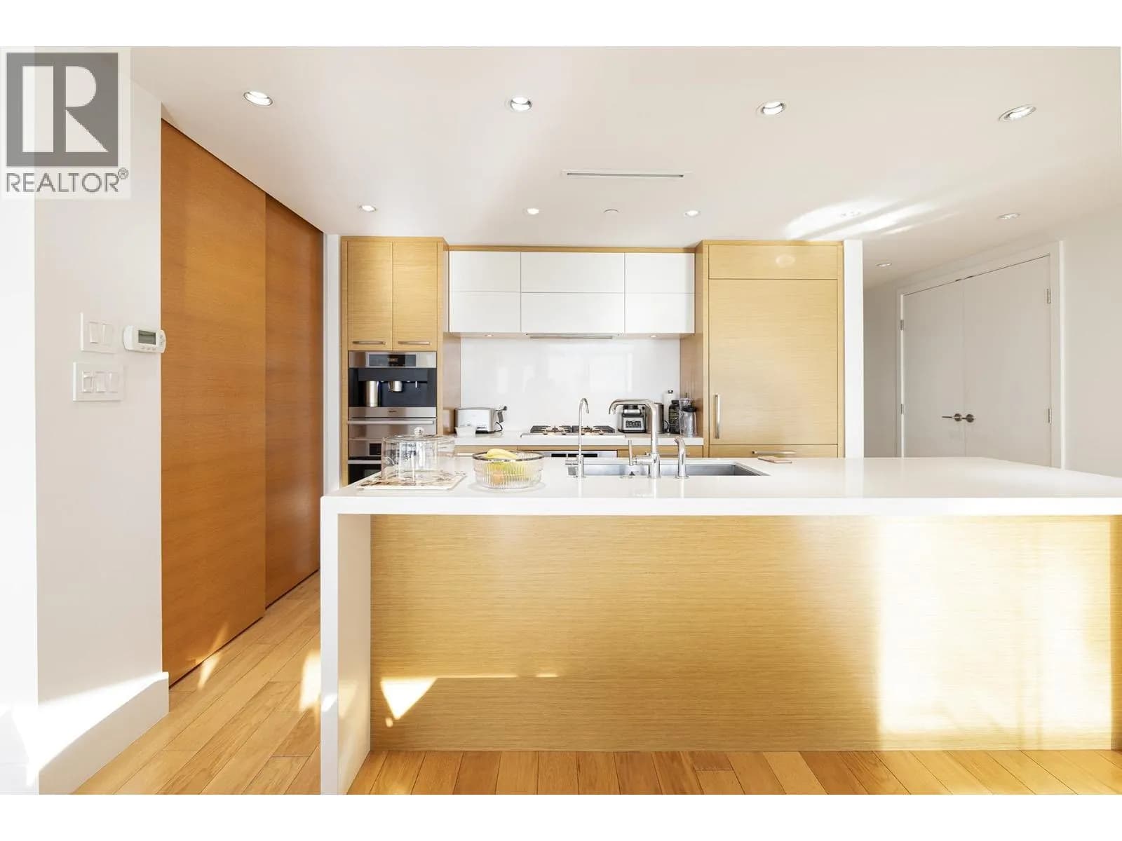 #3001 667 HOWE STREET, Vancouver, BC photo 2